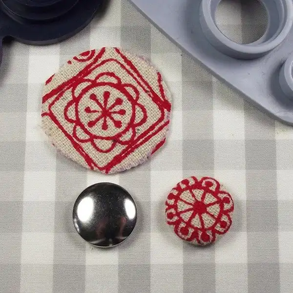 Creatore di bottoni ricoperti artigianale da sarta - immagine 3